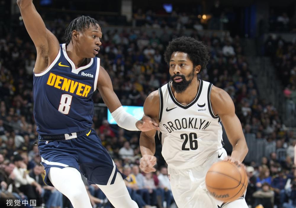 的青少年足 的青少年足